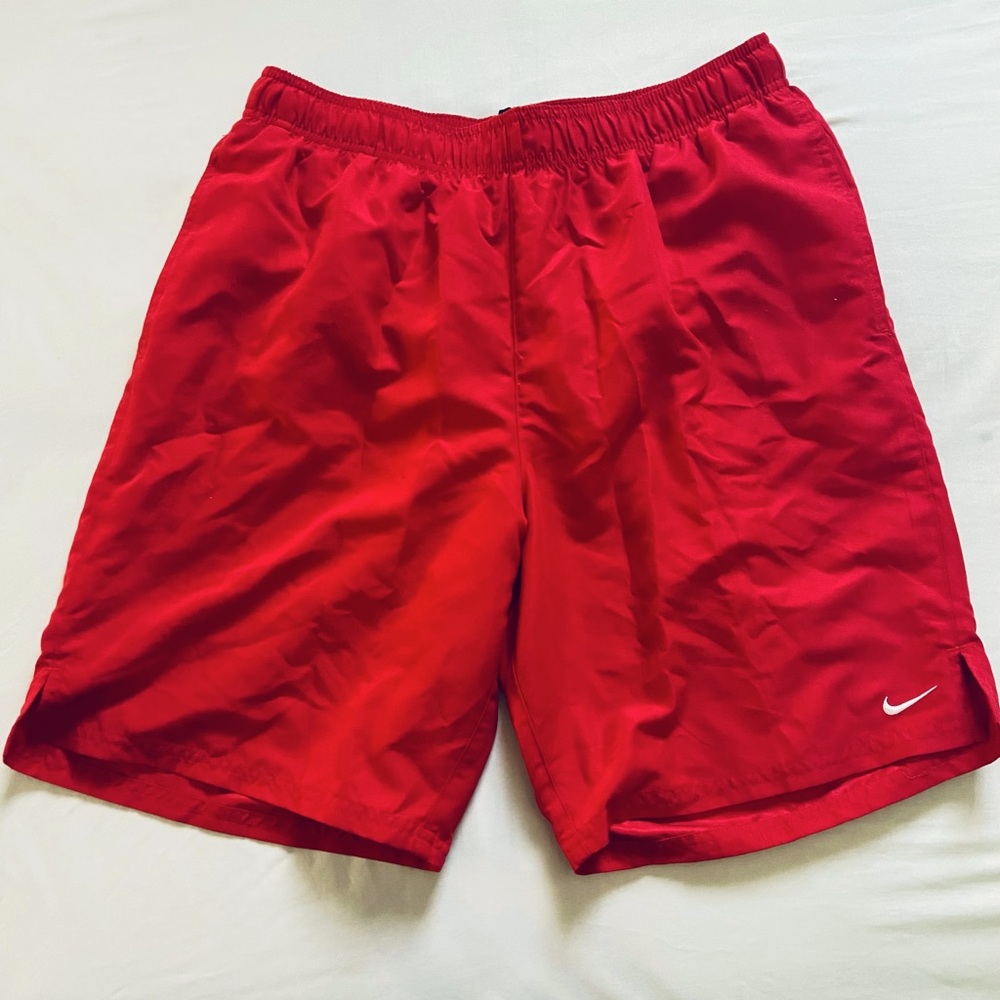 Red elastic nike shorts/Large